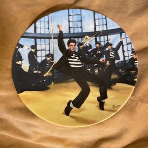 1989 Elvis Presley looking at a legend collectible plate great condition